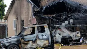 আকাশ থেকে নামল আগুনের গোলা! সান ডিয়েগোতে উড়োজাহাজ ভেঙে পড়ে পুড়ে ছাই ১৫টি ঘর