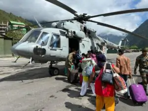 Sikkim Landslide: বিচ্ছিন্ন সিকিম, সেনা হেলিকপ্টারে রুদ্ধশ্বাস উদ্ধার! দুই মার্কিন নাগরিক-সহ উদ্ধার ৩৩ জন