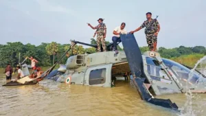 মাঝ নদীতে আটকে ১৪ জন, IAF হেলিকপ্টার আসতে আসতেই....