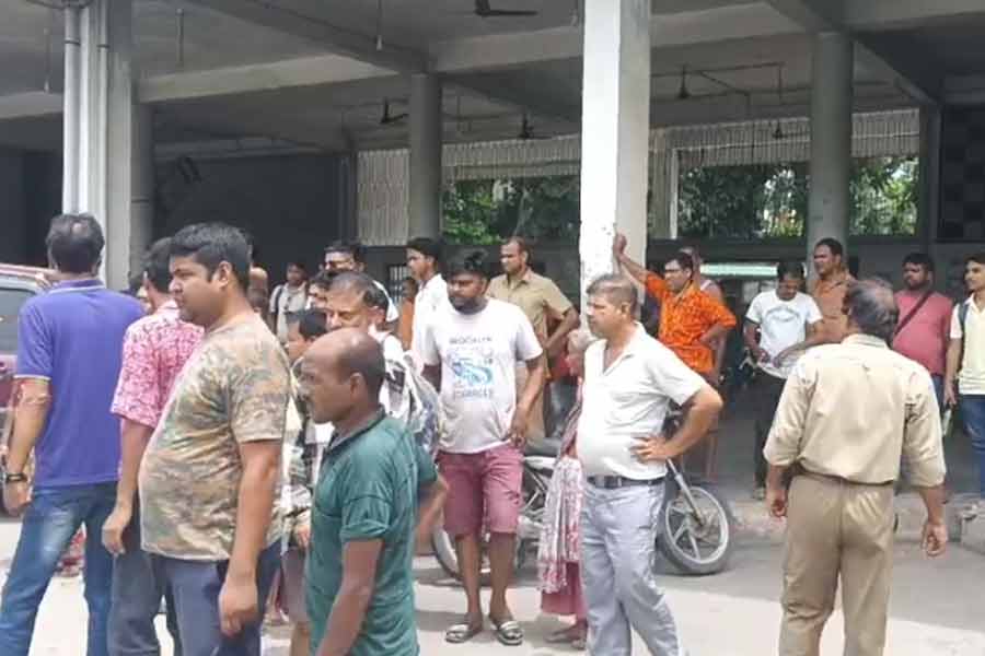 বাসে আলাপ, হোটেলে রাতযাপন, শেষে জুটল মার! পাচারকারী সন্দেহে বেদম মার খেল কোচবিহারের যুবক