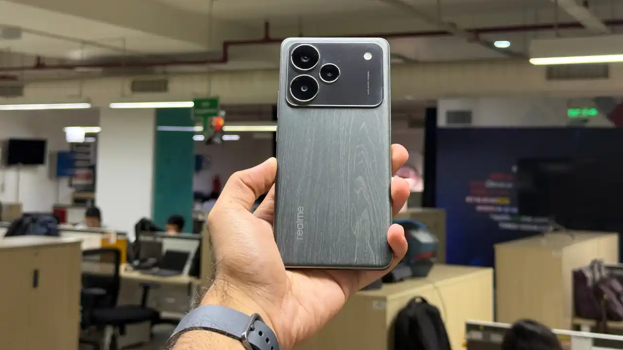 মাত্র ১৮ হাজার টাকা থেকে শুরু, 7000mAh ব্যাটারি, 50 মেগাপিক্সেল ক্যামেরা সহ ভারতে এল Realme P4 5G; দেখুন দাম, স্পেসিফিকেশন