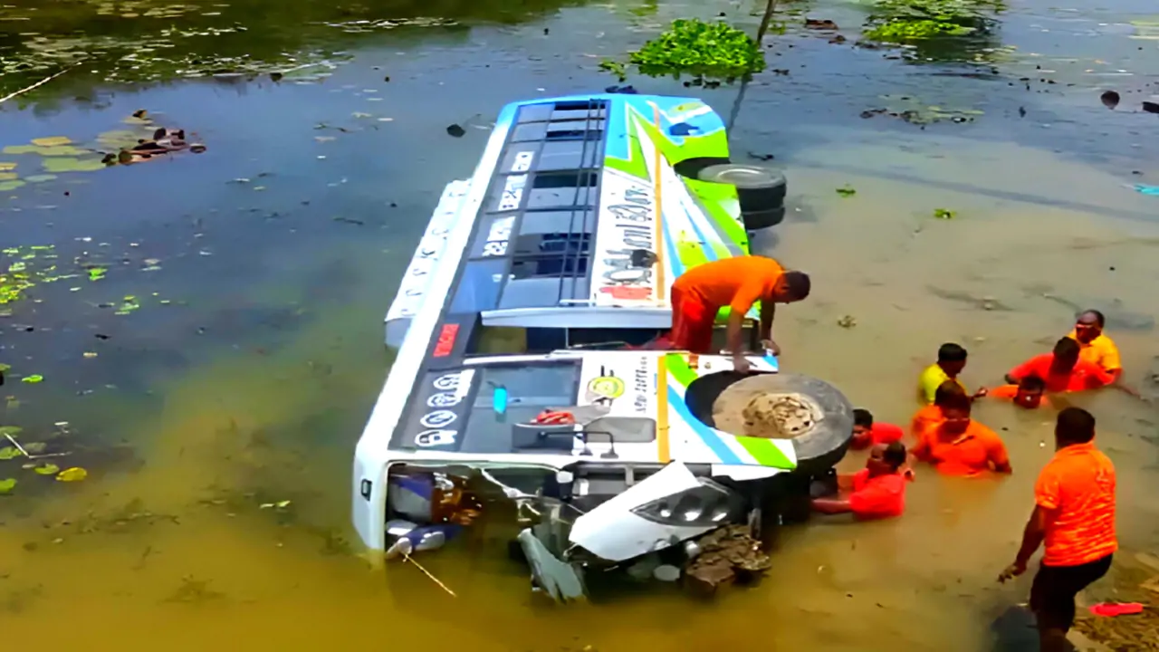 “হঠাৎ বিকট আওয়াজ, তারপর শুধু চিৎকার”—বাস দুর্ঘটনায় স্তব্ধ ওড়িশা