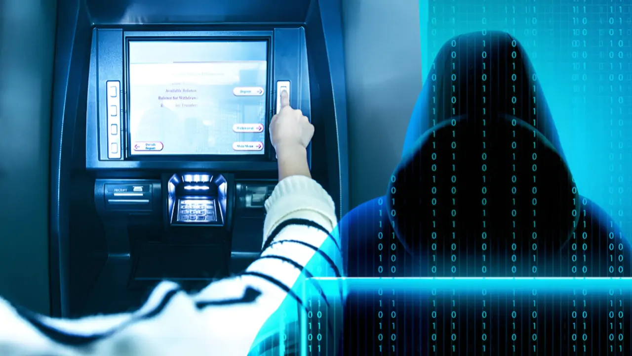 এটিএমে কার্ড আটকে গেল? কাউন্টারের 'হেল্পলাইন' নম্বরে ফোন করতেই আরও বড় বিপদ!