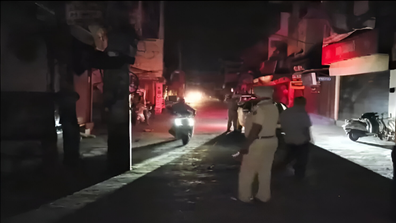 রাত ৮ টা বাজলেই নিভে যাবে আলো! আতঙ্কে কাঁপছে সীমান্তবর্তী এলাকা