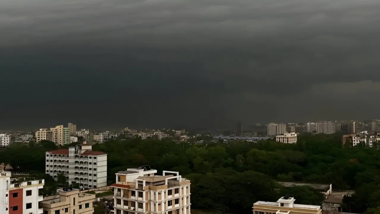 বৃষ্টির দিন ফিরছে? দক্ষিণবঙ্গে একাধিক জেলায় কালবৈশাখীর সতর্কতা!