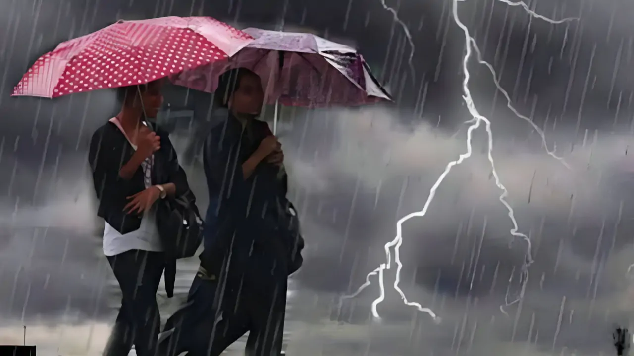 আগেই হাজির বর্ষা, কালবৈশাখীর হানায় আতঙ্কে রাজ্যের ৮ জেলা