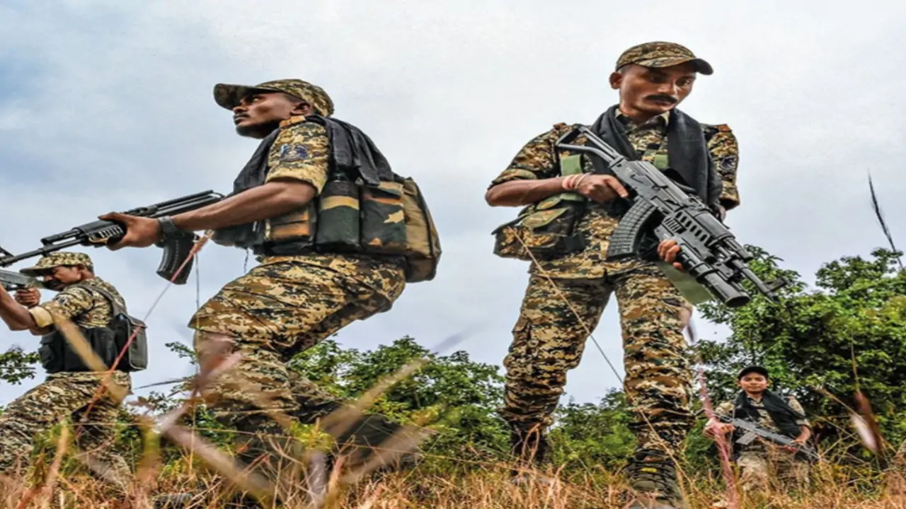 গভীর জঙ্গলে পুঁতে রাখা ছিল বিস্ফোরক, শেষ মুহূর্তে বড়সড় ক্ষতি এড়াল বাহিনী! বিস্তারিত পড়ুন