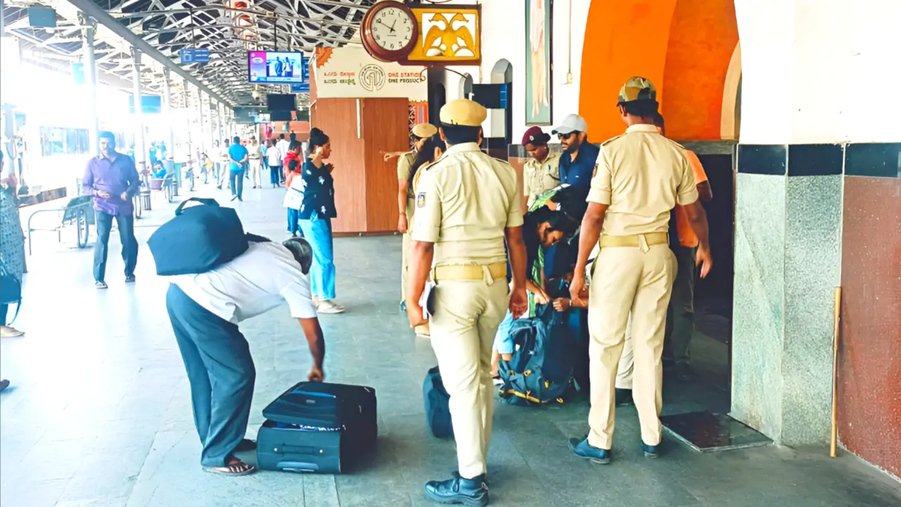 রেলের বুকেই বিস্ফোরণের হুমকি! এক ফোনে মহারাষ্ট্রের তিন স্টেশনে আতঙ্ক