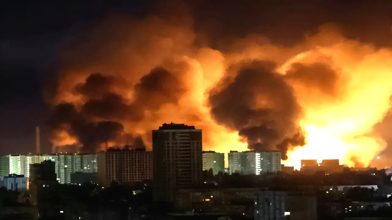 রাতভর বিস্ফোরণ! মিসাইল-ড্রোনে বিধ্বস্ত ইউক্রেনে বইছে রক্ত স্রোত, বিস্তারিত পড়ুন