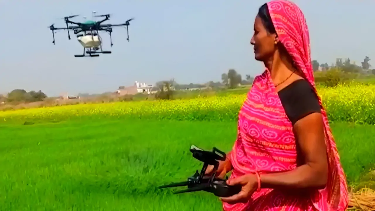 ড্রোন হাতে মাঠে নেমেছেন গ্রামের মহিলারা, বদলে গেল তেলেঙ্গানার চিত্র! কি বললেন প্রধানমন্ত্রী? জানুন