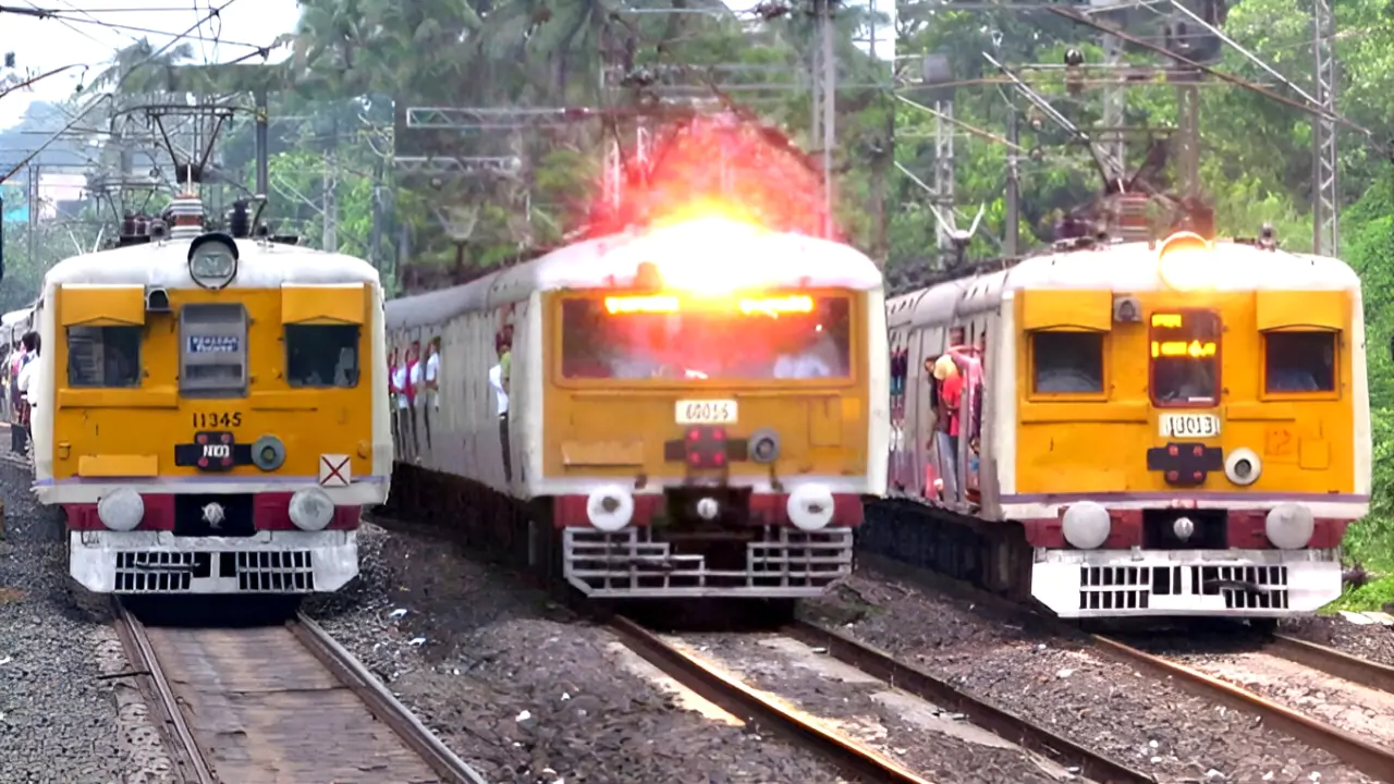 বন্ধ হচ্ছে একঝাঁক লোকাল ট্রেন! রেলের সিদ্ধান্তে চমকে উঠলেন নিত্যযাত্রীরা, তুঙ্গে জল্পনা