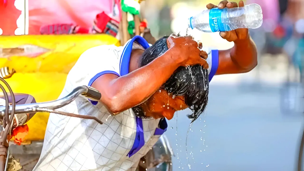 মঙ্গল থেকেই শুরু ‘আবহাওয়ার ছক্কা-পাঞ্জা’! আচমকাই বদল ১৮০ ডিগ্রির, সতর্ক করলো আবহাওয়া দপ্তর