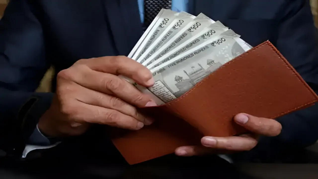 সন্ধ্যের পর ভুলেও দেবেন না এই ৬ জিনিস, সংসারে নেমে আসতে পারে দুর্ভাগ্যের ছায়া!