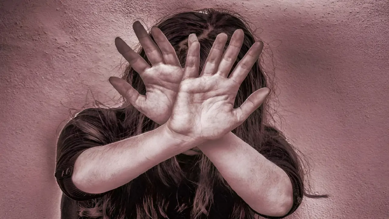 টিউশন মাস্টার’ না শিকারি? চতুর্থ শ্রেণির ছাত্রীকে শ্লীলতাহানির অভিযোগে গ্রেফতার শিক্ষক, চাঞ্চল্য ডেবরায়