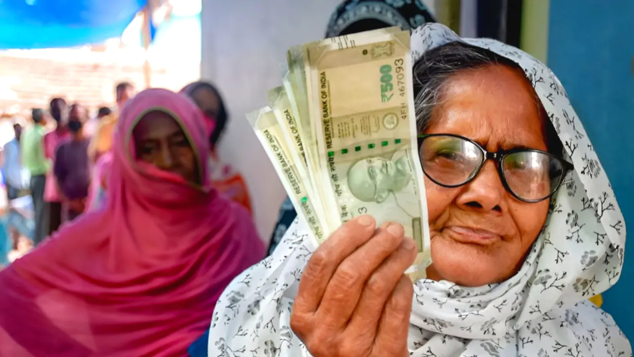 Old Age Pension : ৬০ পার হলেই মিলবে পেনশন! লক্ষ্মীর ভাণ্ডার থেকে সরাসরি বার্ধক্য ভাতার সুবিধা পেলেন ৬.৮ লাখ মহিলা