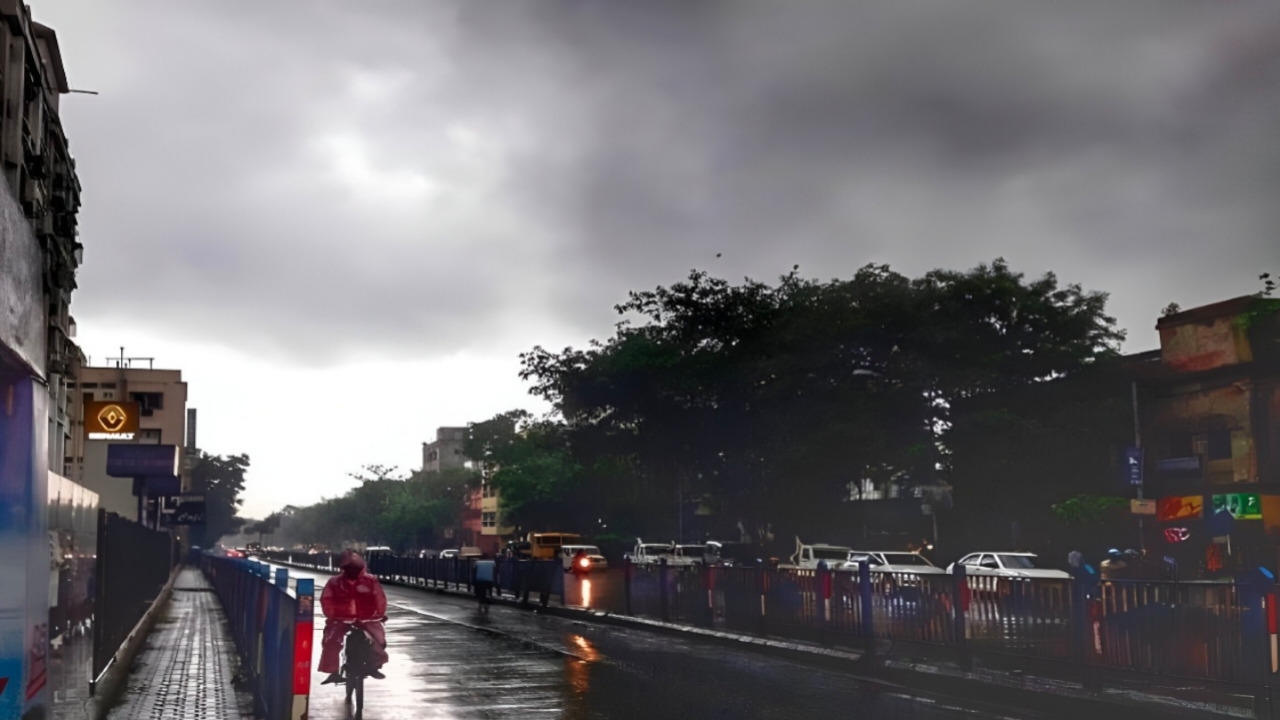 Today's Weather : মেঘে ঢাকা আকাশ? আজ থেকেই কি বর্ষা শুরু? জেনে নিন মঙ্গলবারের আবহাওয়ার খুঁটিনাটি