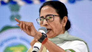 ভোটের আগে ‘ভূত ভোটার’ তৈরির ছক? নির্বাচন কমিশনকে কড়া ভাষায় আক্রমণ মমতার