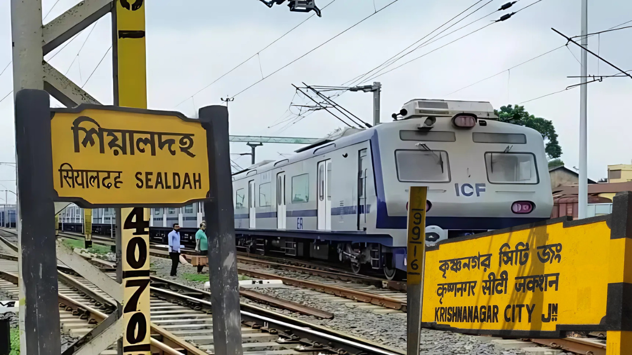 শিয়ালদা-কৃষ্ণনগর রুটে এবার এসি লোকাল! যাত্রীদের জন্য স্বস্তির ট্রেন আনল রেল, জেনে নিন ভাড়া ও সুবিধা