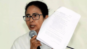 NRC in Bengal : 'গোপনে এনআরসি'? নির্বাচন কমিশনে্ল 'ঘাপলা' ধরলেন মমতা