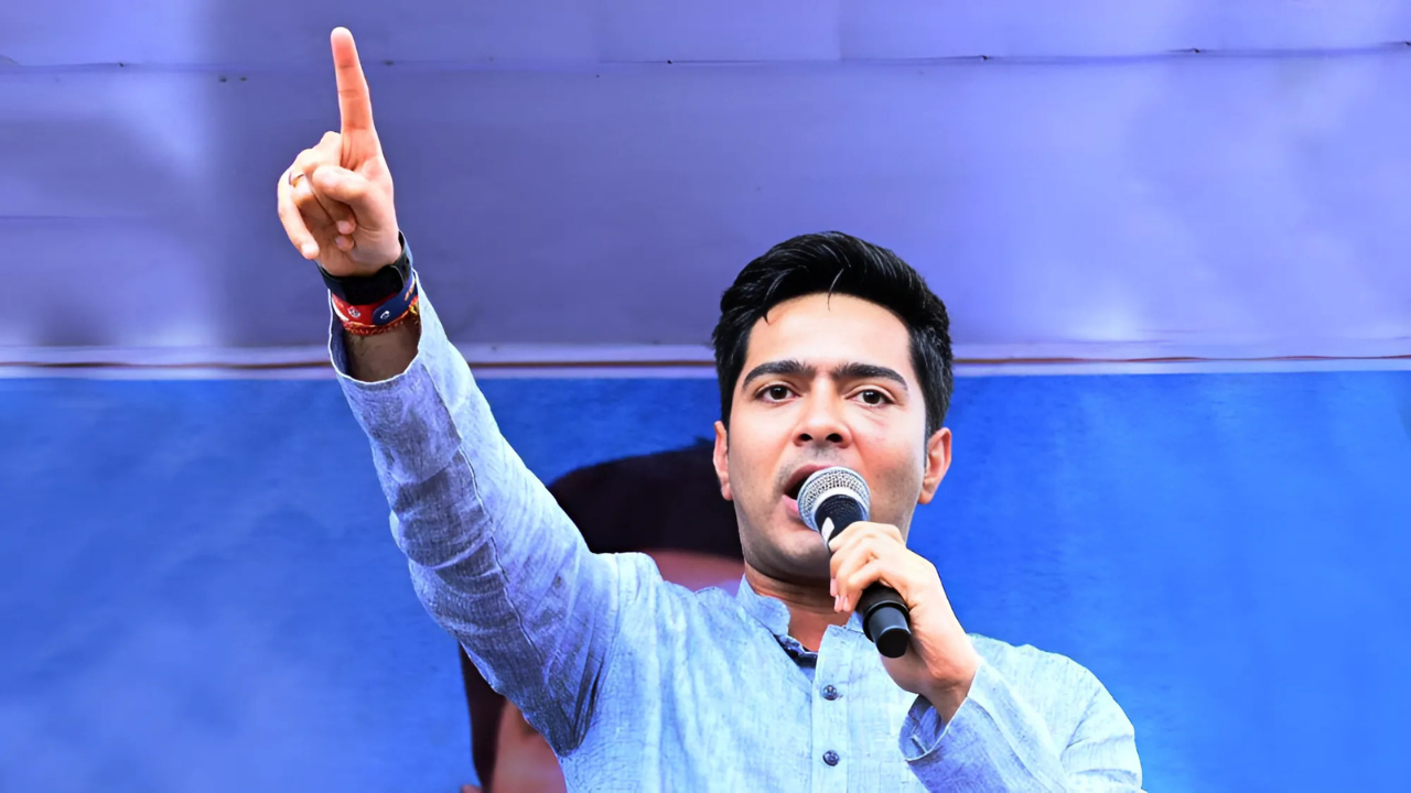 ১১ বছরে ৫ হাজার কোটি টাকার উন্নয়ন! ২৫ জুন ‘নিঃশব্দ বিপ্লব’ মঞ্চে রিপোর্ট পেশ করবেন অভিষেক
