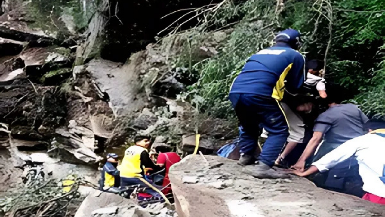Uttarakhand Landslide : প্রবল ধসে বিপর্যস্ত চারধাম যাত্রা, যমুনোত্রী ও বদ্রীনাথে মৃত ৩, নিখোঁজ ১
